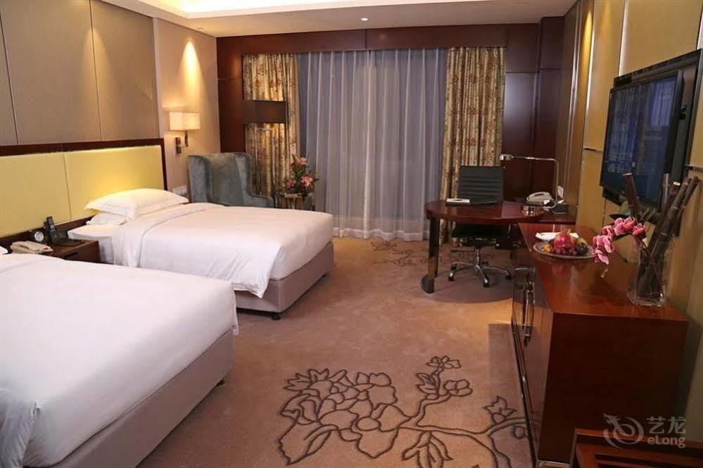 Guangzhou Changfeng Gloria Plaza Hotel Екстериор снимка