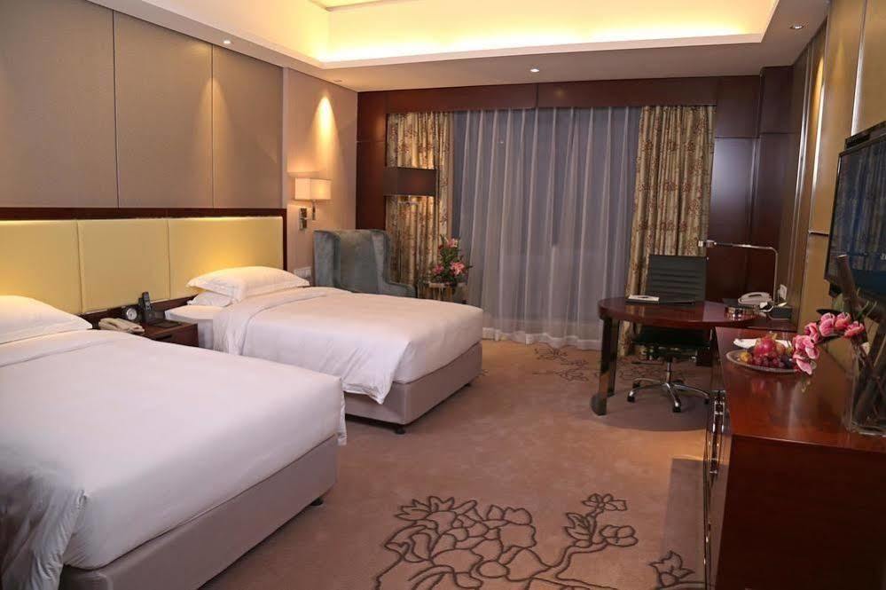 Guangzhou Changfeng Gloria Plaza Hotel Екстериор снимка