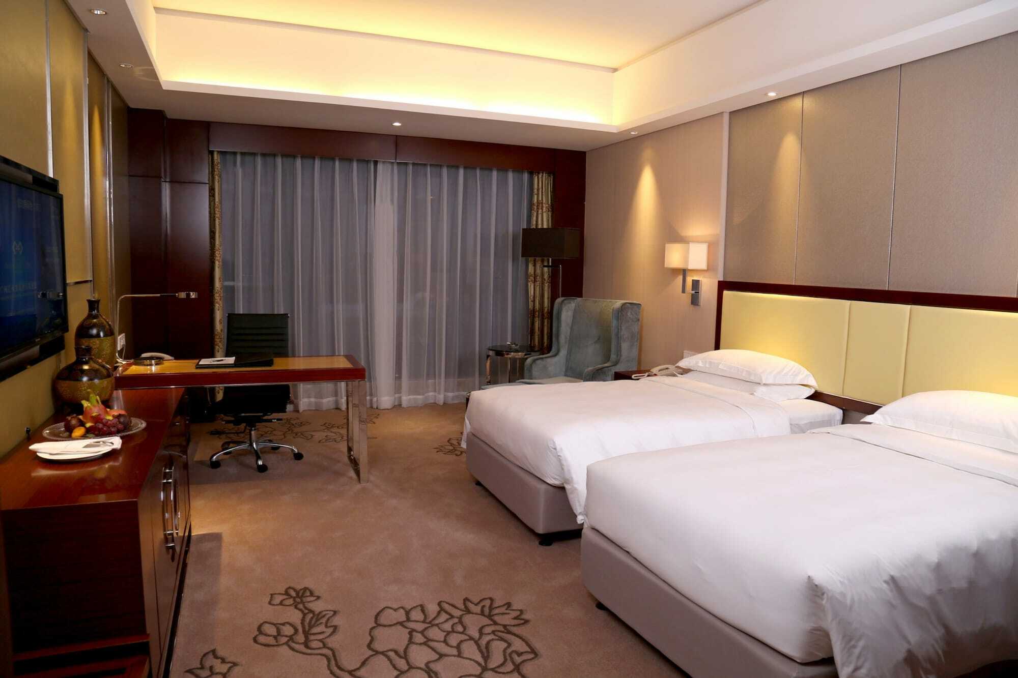 Guangzhou Changfeng Gloria Plaza Hotel Екстериор снимка